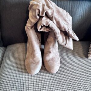 Elegant Tan Women's Boots